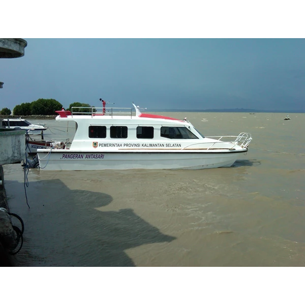 Speed boat pemadam 